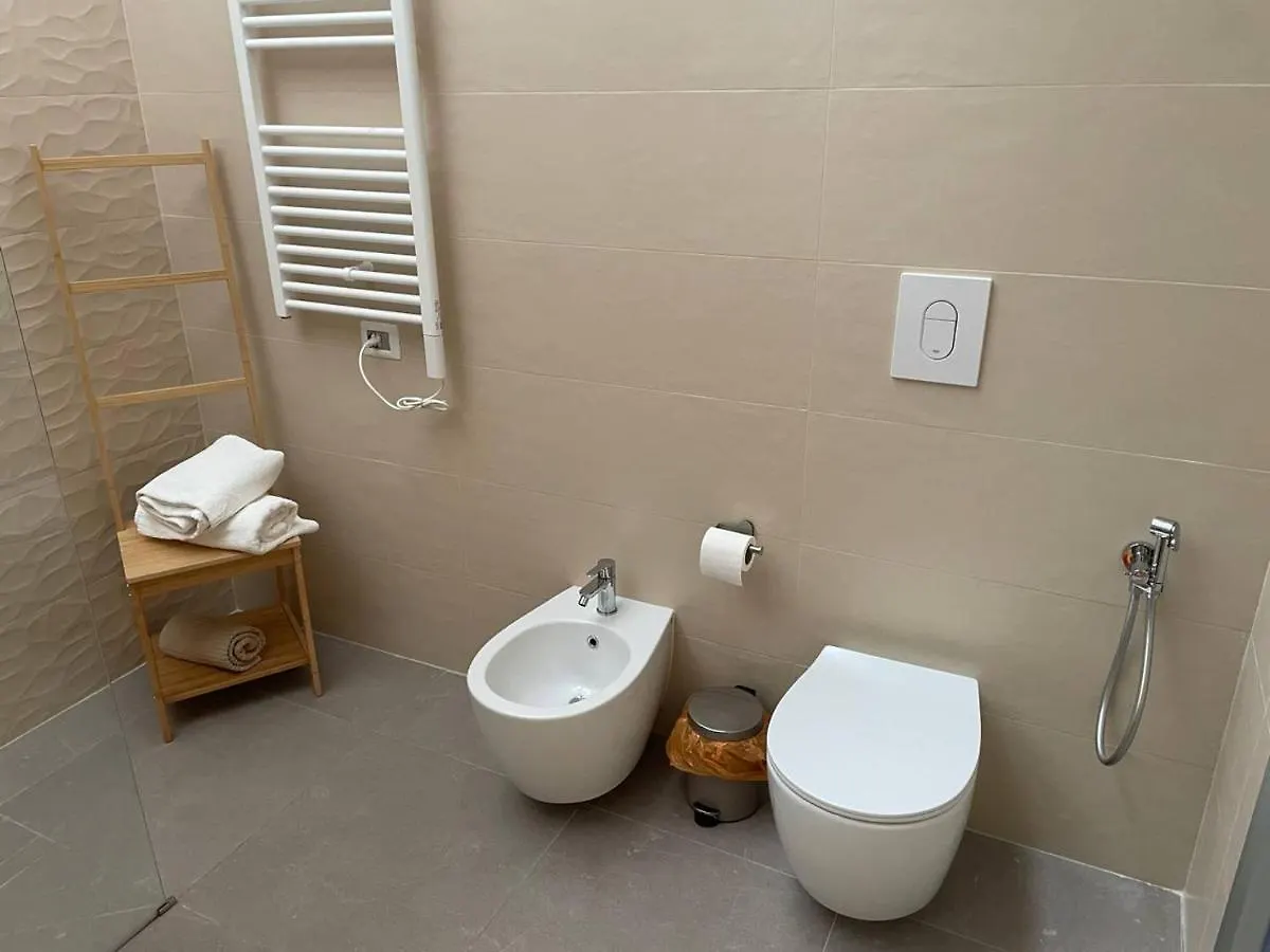 Alex Comfort House Bari